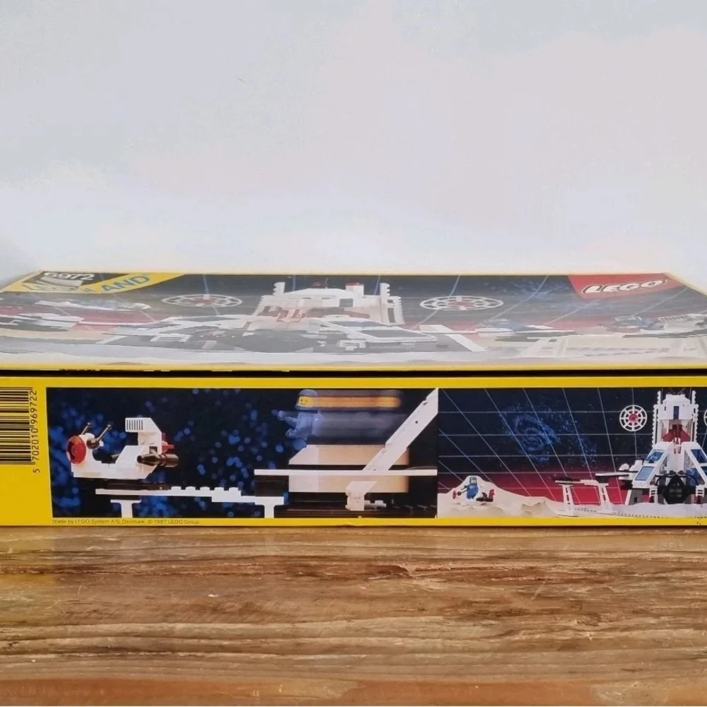 LEGO Classic Space Deep Sea Exploration Set - White & Blue - Picture 4 of 5